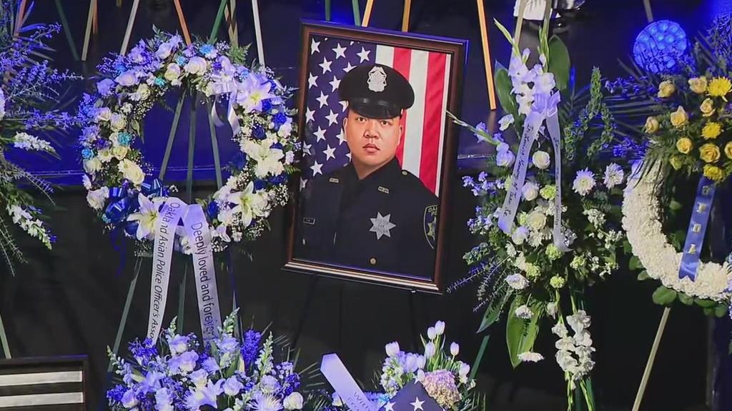 Watch Heartfelt Tributes To Slain Oakland Police Officer Tuan Le At ...