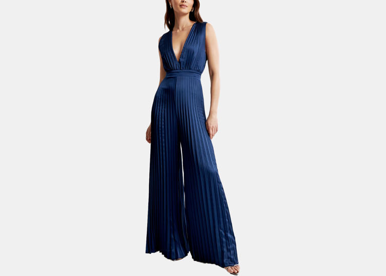 The Best Winter Wedding Guest Dresses For Cold Weather Destinations 1704