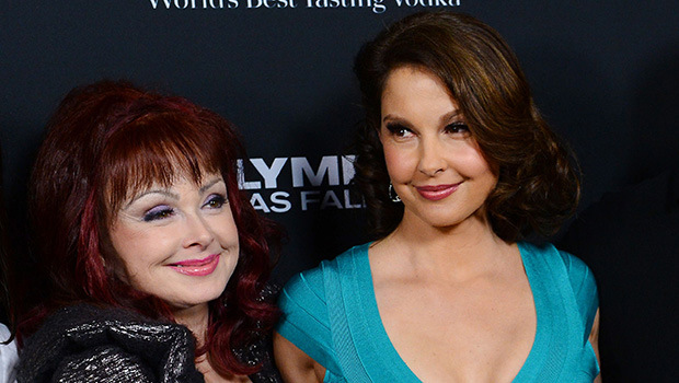 Ashley Judd Reveals Her Last Words to Naomi Judd After Her Mom’s Death ...