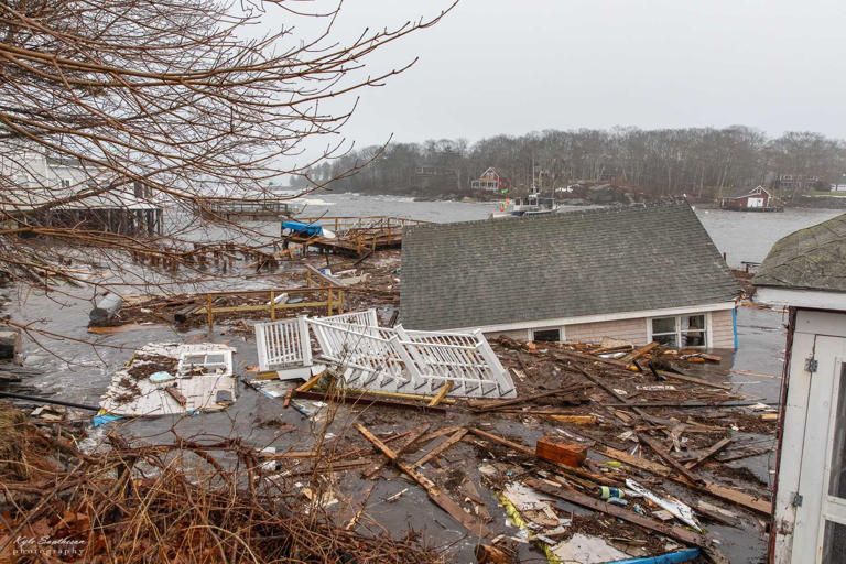 Building at popular Maine lighthouse destroyed in storm