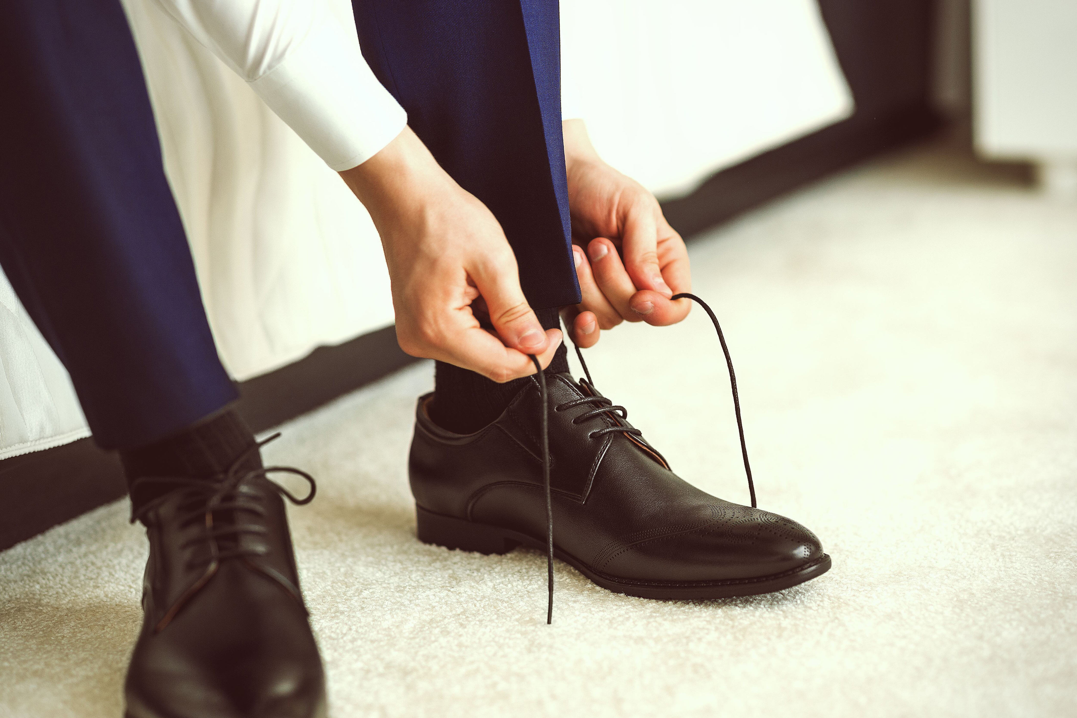 el peligroso motivo por el que siempre debería quitarse los zapatos antes de entrar a la casa