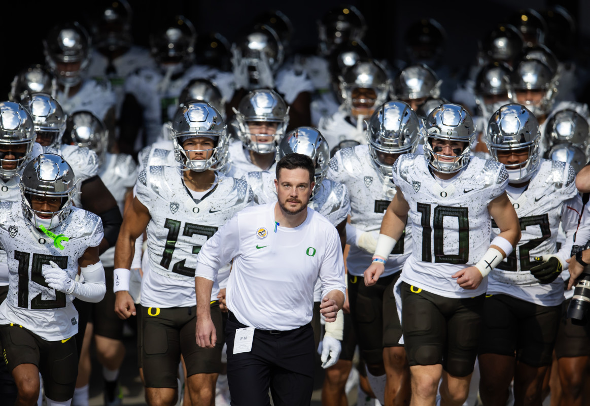 Why The Oregon Ducks Are Winning College Football S 2024 Offseason   AA1mLY1H.img