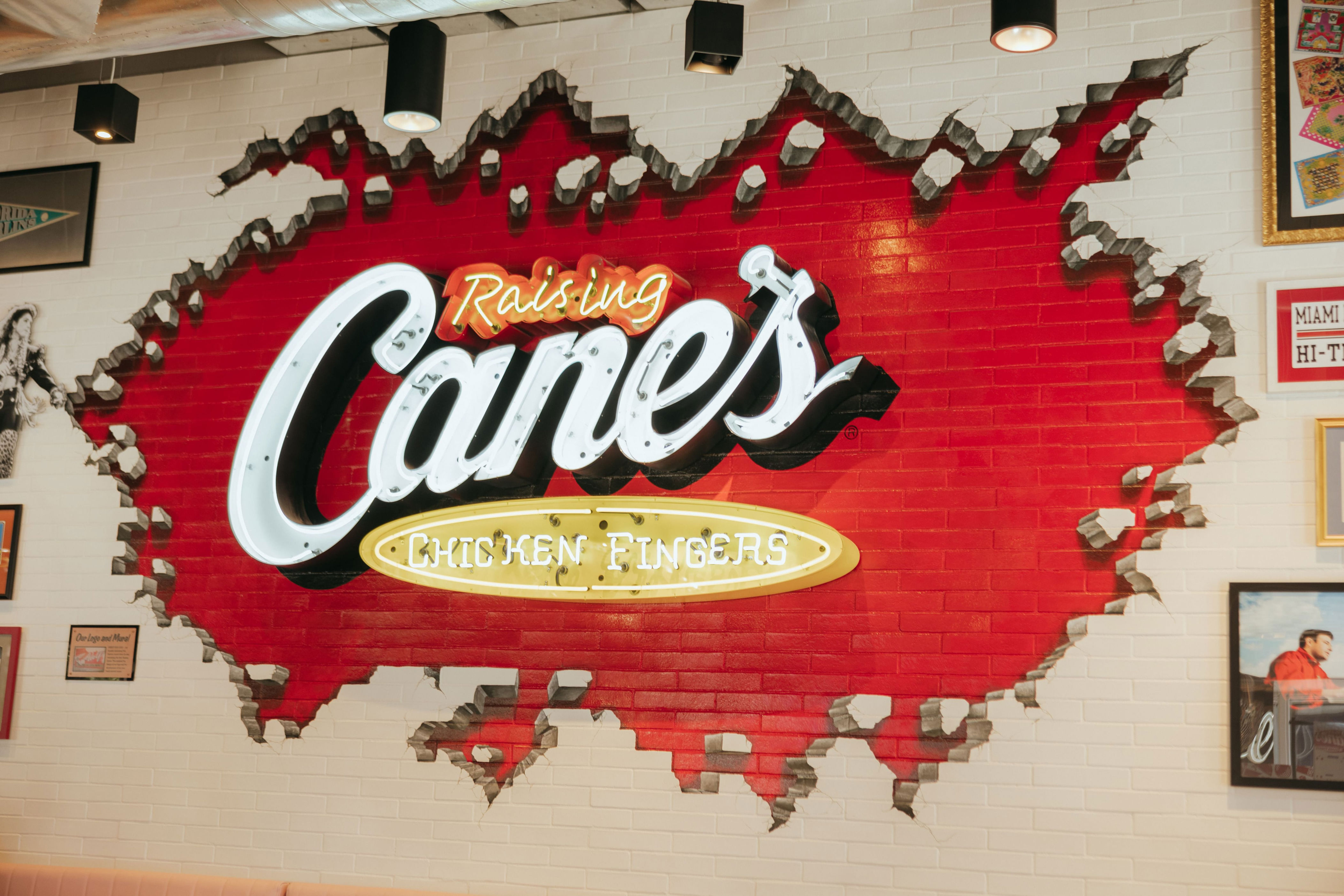 Orlando’s 2nd Raising Canes location is now open
