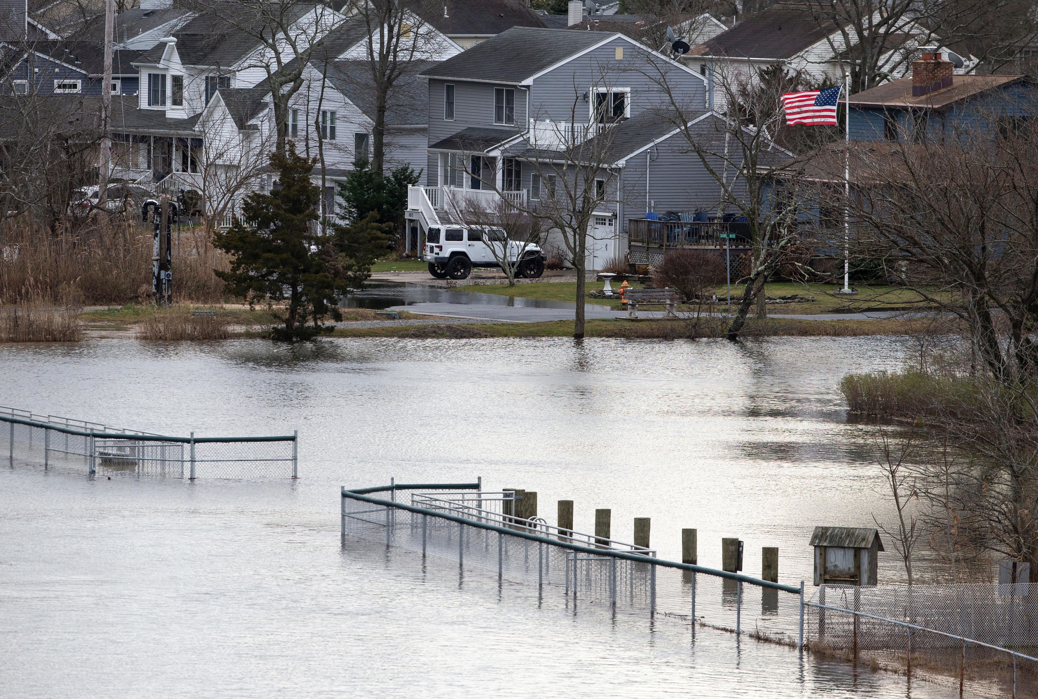 Brutal Winter Storm Hits Midwest Bringing Blizzard Conditions, Freezing ...