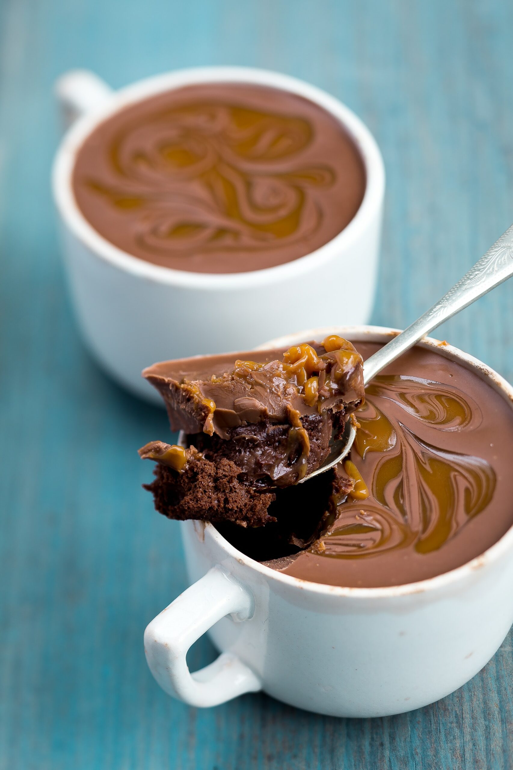 When you get those random chocolate cravings, nothing will be more satisfying than this decadent dessert that's quick to whip up in the microwave. All you need to do is mix 4 tablespoons of flour, 2 tablespoons of cocoa powder, 4 tablespoons of sugar, an egg, 3 tablespoons of milk, and 3 tablespoons of vegetable oil in a microwave safe mug. Add a dash of vanilla extract for flavor too! Then just microwave for 1.5 to 2 minutes for a rich, gooey chocolate cake that's ready in a flash.