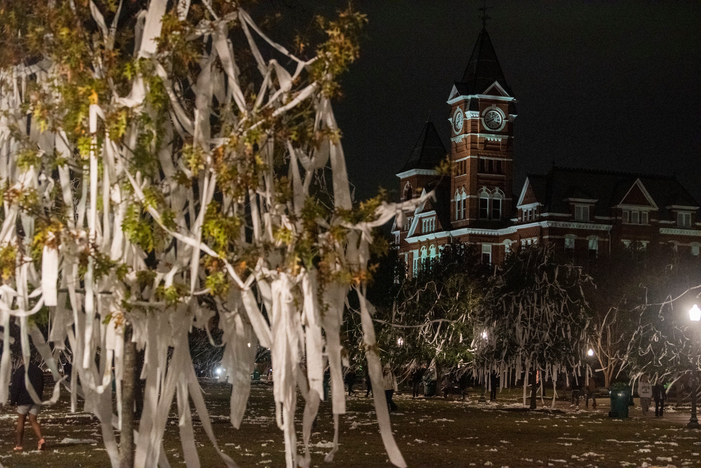 Auburn Fans Celebrate Nick Saban's Retirement In True Auburn Fashion ...