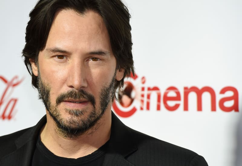 <p>Keanu Reeves is a beloved figure in Hollywood, celebrated for his remarkable performances in films and his personality. Surprisingly, he has maintained a low profile regarding his private life, keeping the great tragedies he's faced relatively unknown to many.</p>