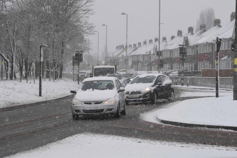 Met Office warns of 'substantial snow' as freeze set to hit Coventry ...