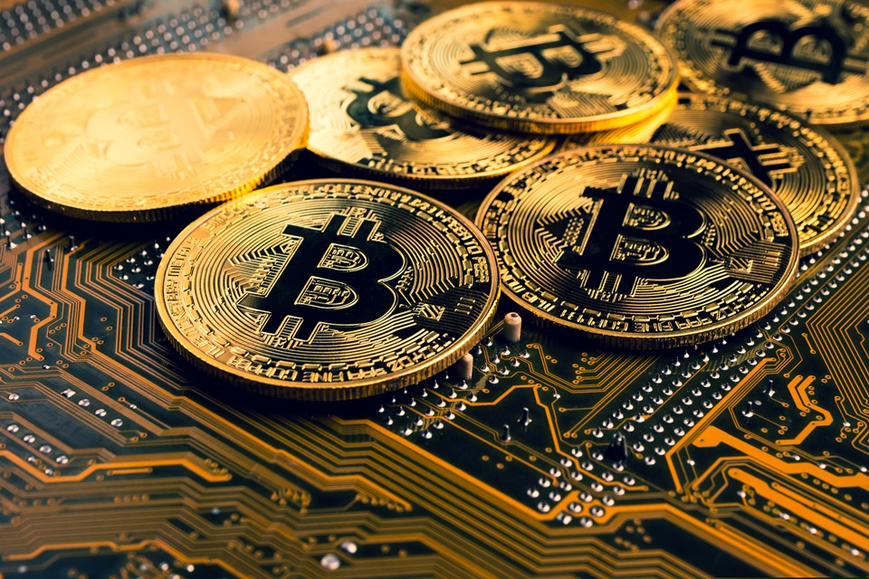 bitcoin: στην αναμονή για το halving με πτωτικές τάσεις