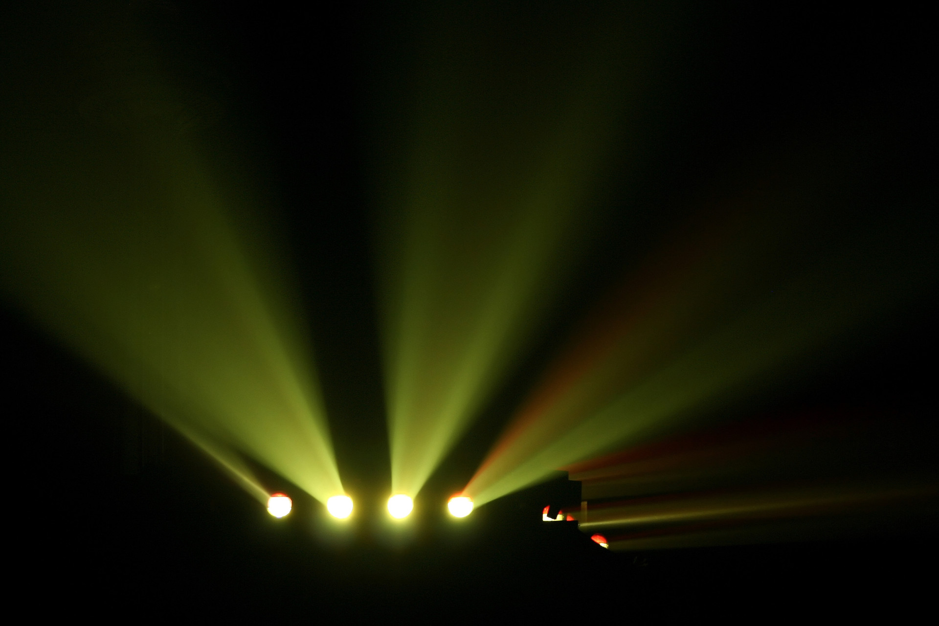 Фото НЛО ночные лучи. Street Lamp in Fog. Glowing-White-Spotlights-Set PNG. Picture spotlights