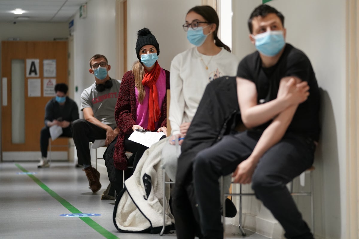 covid hospital admissions surge as hospitals bring back masks