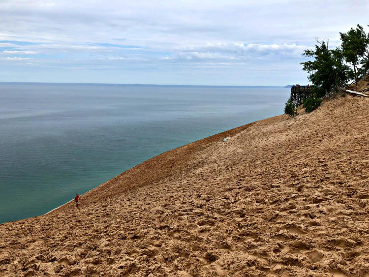 14 Best Weekend Getaways In Michigan For Mitten State Magic!