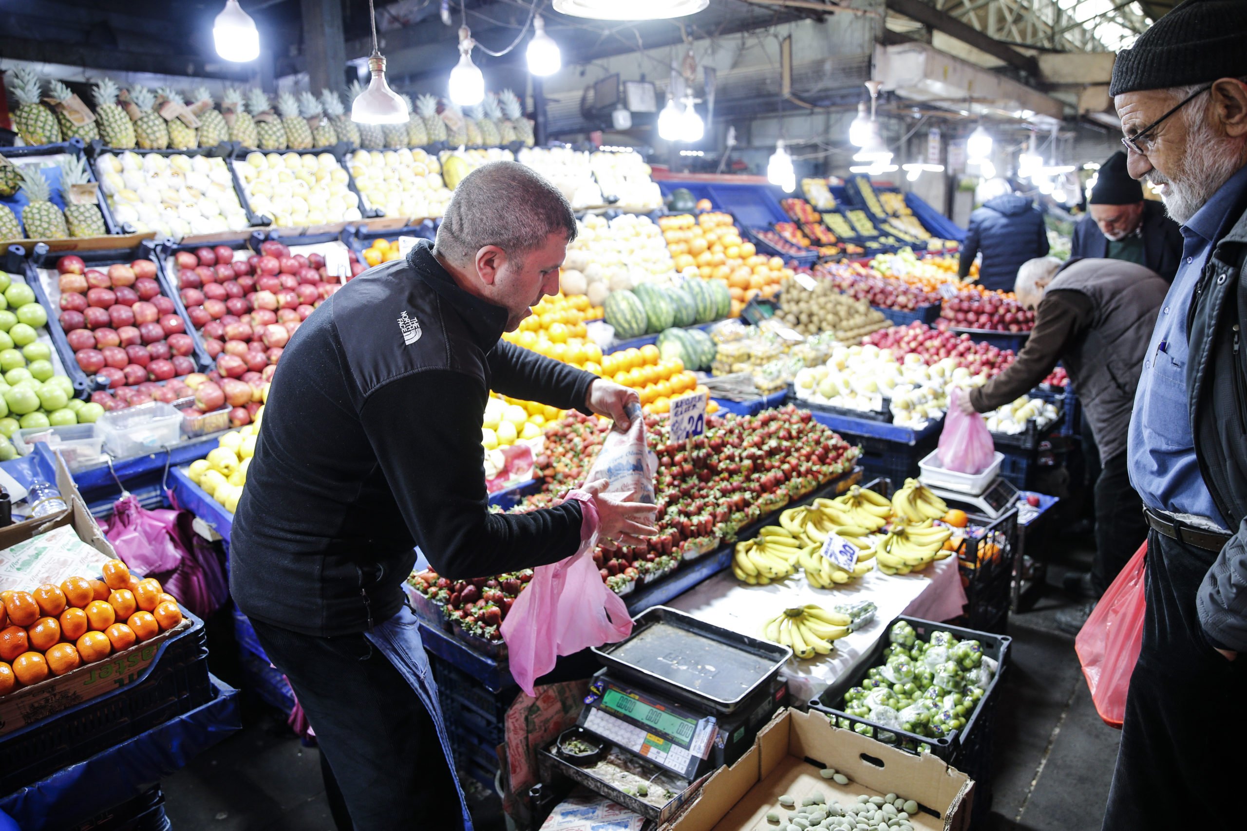 inflation in der türkei: supermärkte bieten lebensmittel nur noch alarmgesichert an – und sogar die notenbankchefin kann die miete nicht zahlen