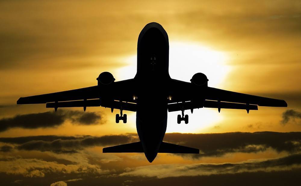 passagier weigert te stoppen met roken: vliegtuig maakt noodlanding