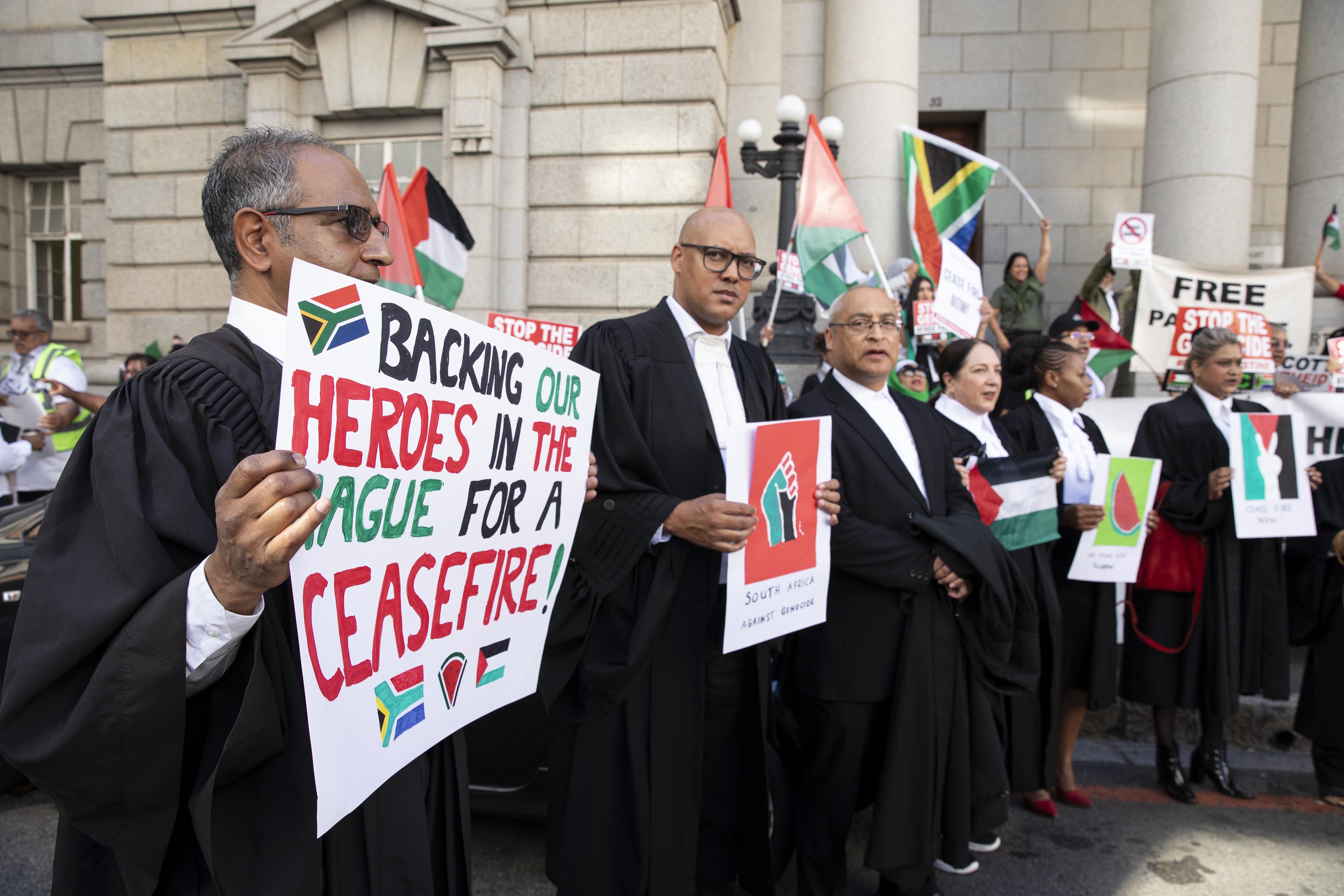 rallies in photos – sa govt’s genocide case hailed for being a ‘madiba moment’ while pro-israelis cry ‘antisemitism’