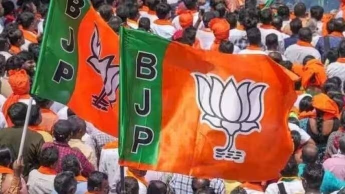 bjp plans to replace several sitting mps in karnataka on age, performance issues