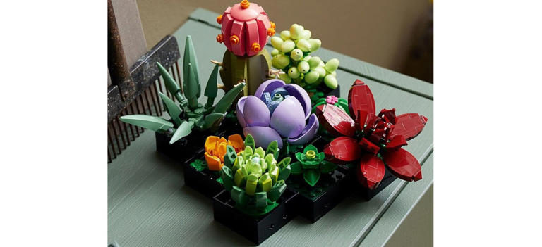 LEGO’s new Bouquet of Roses set actually ‘blooms’