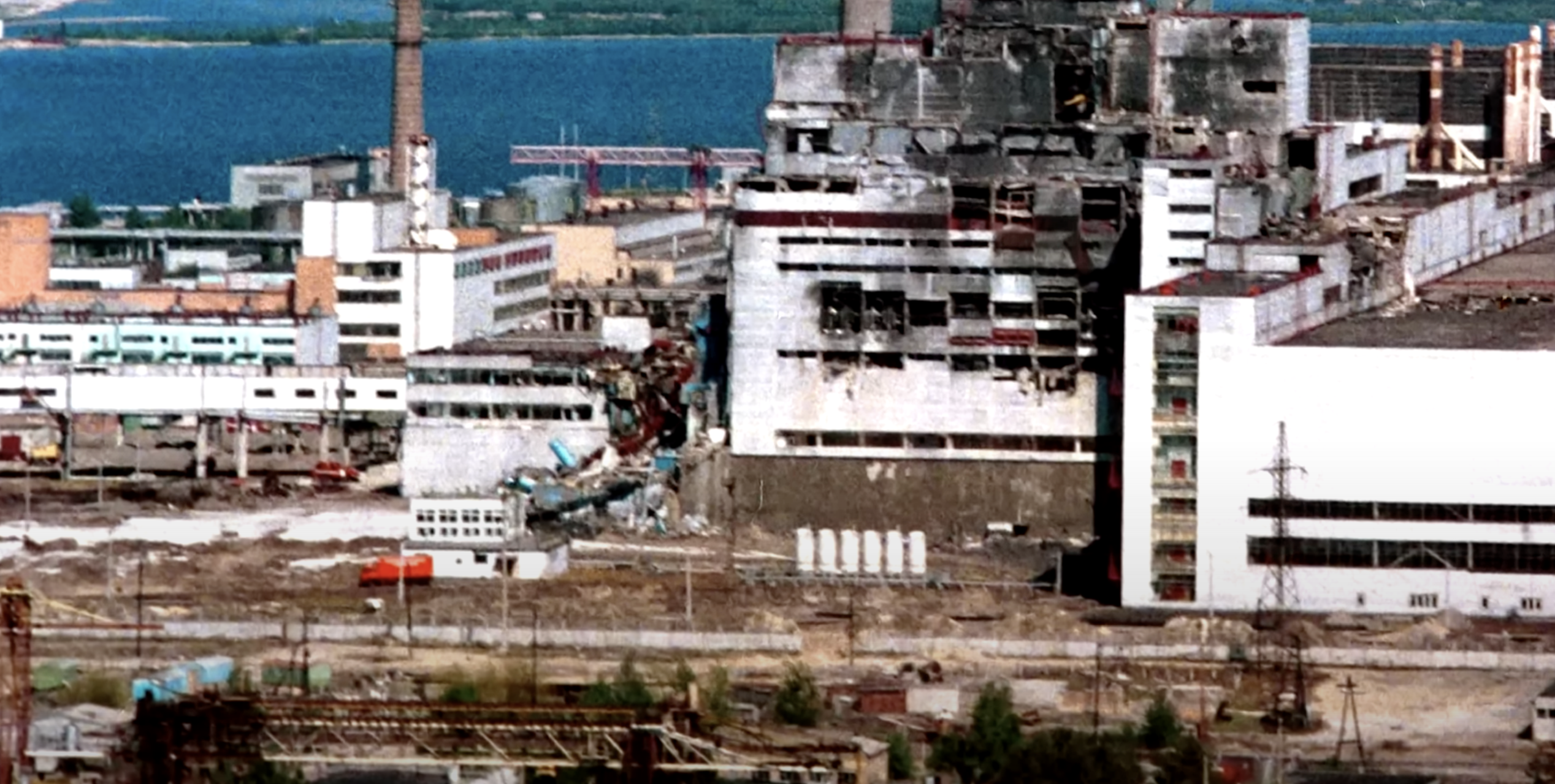 katastrofa w czarnobylu: tajemniczy czerwony mercedes w budynku reaktora. oto jego historia