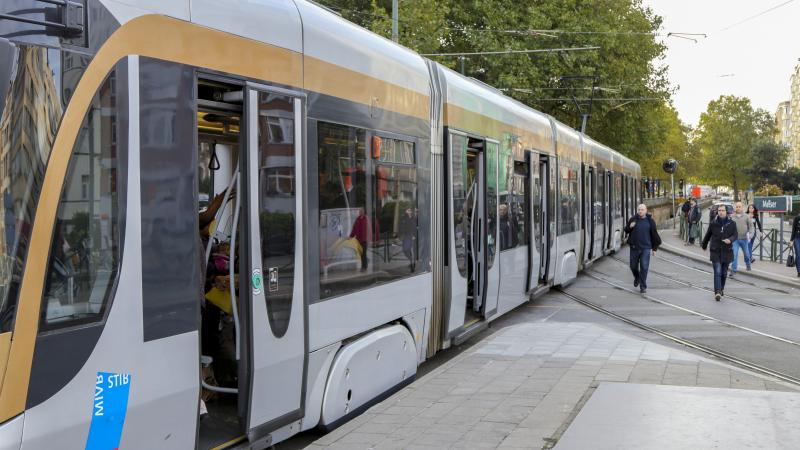 bruxelles : une station de tram se transforme en spot artistique (photo)