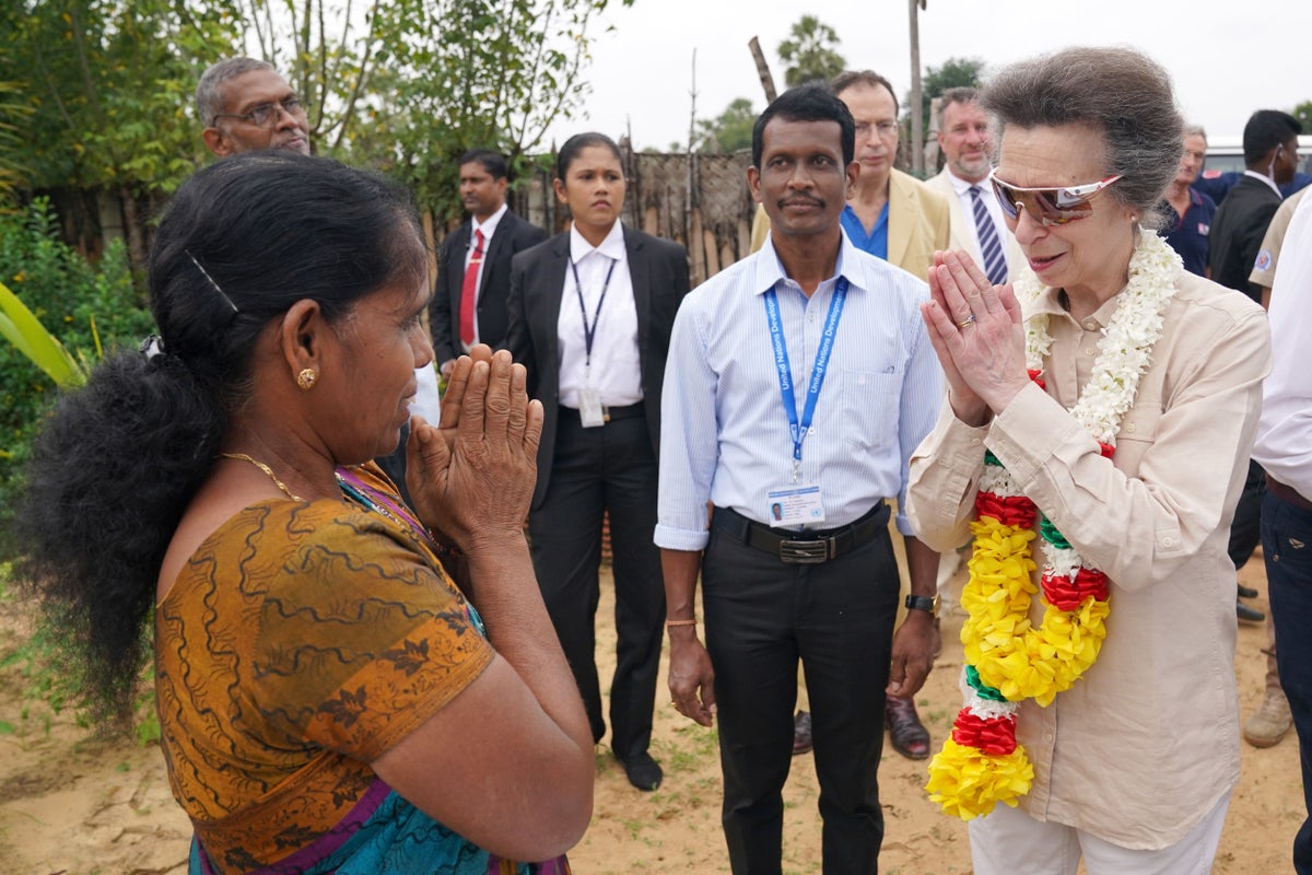 anne watches land mine clearance at sri lanka’s former civil war front line