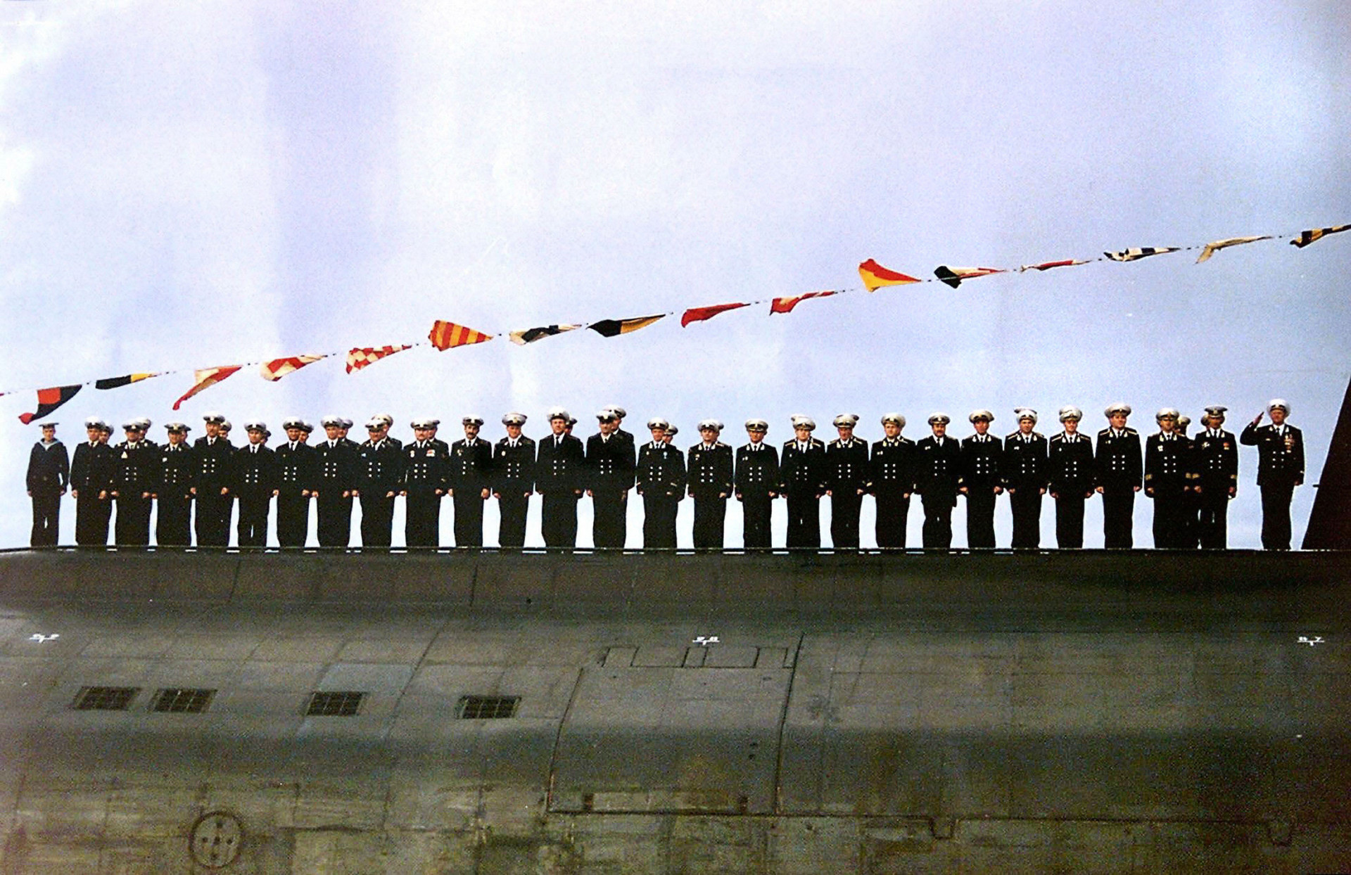 1 июля 2000. Курск 2000 подводная лодка. К-141 Курск экипаж. Атомная подводная лодка Курск 2000. АПЛ Курск экипаж 2000.