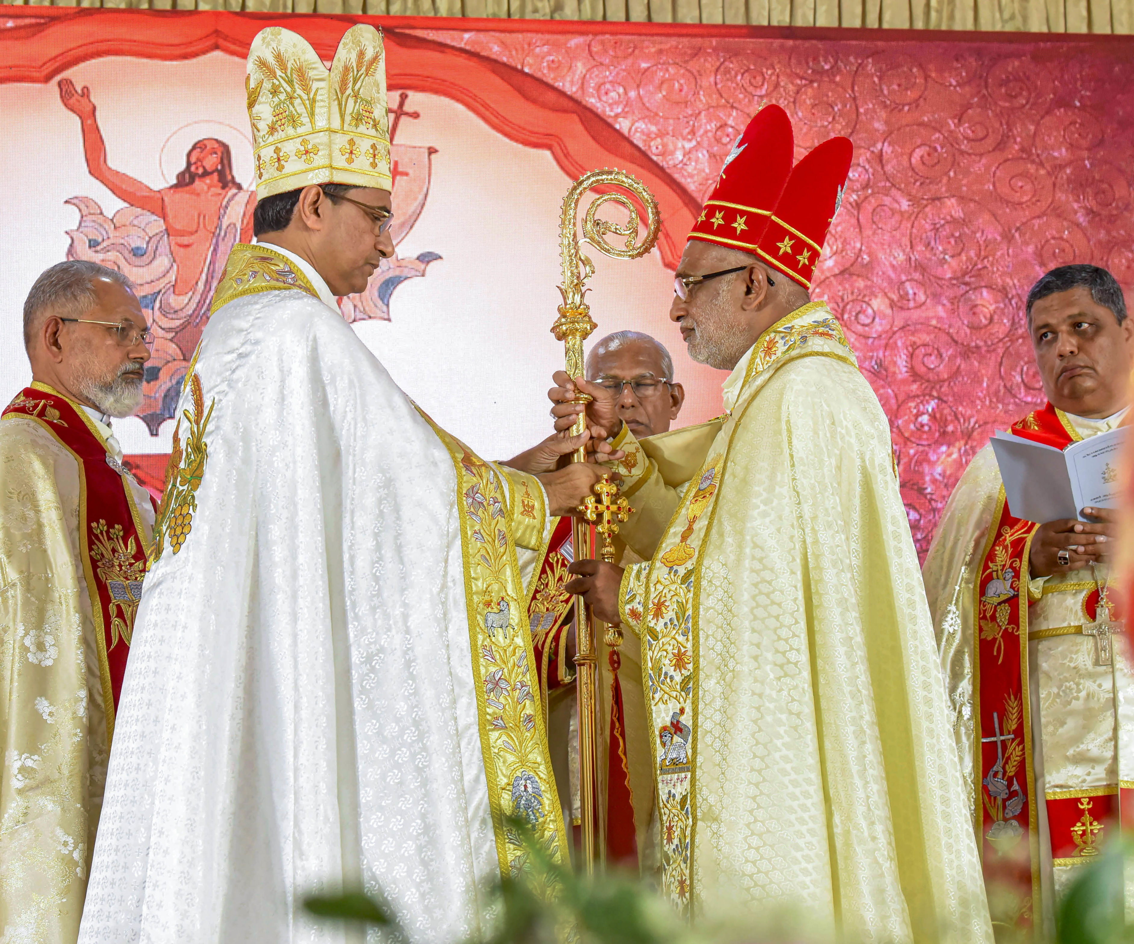 raphael thattil installed as major archbishop of syro-malabar church