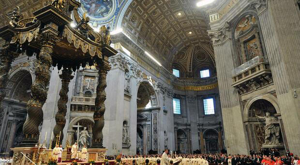 Vaticano, dopo 250 il Baldacchino di Bernini a San Pietro viene ...