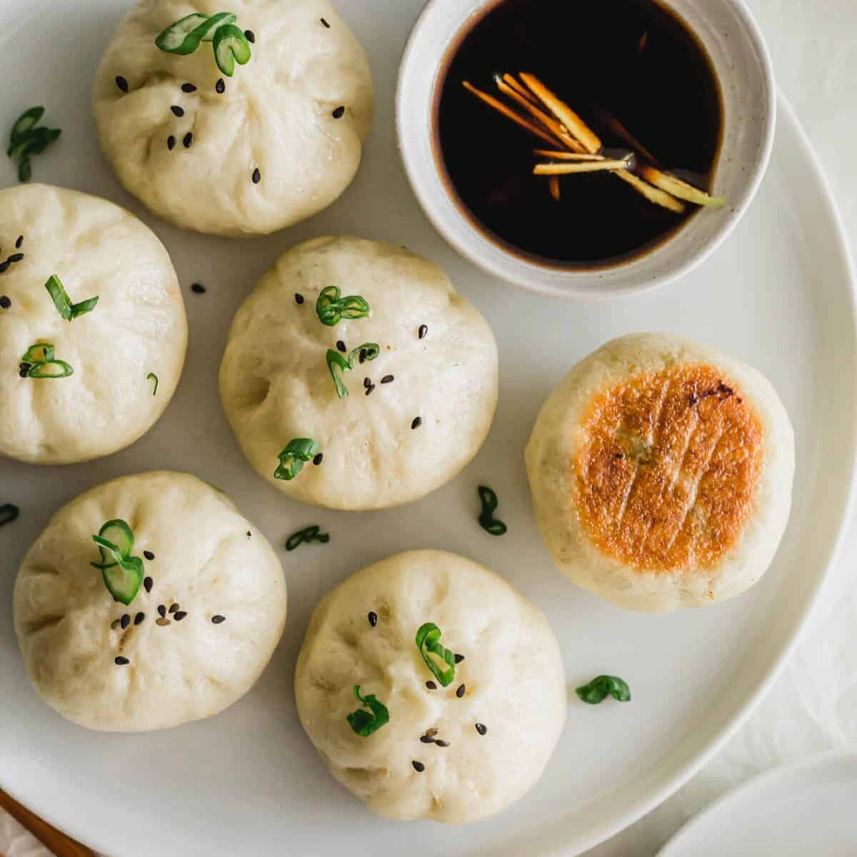 Sheng Jian Bao 生煎包 (Chinese Pan-Fried Pork Buns)