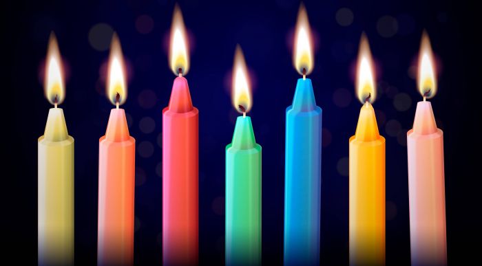 el verdadero significado de los 12 colores en las velas: incluye el negro y el plateado