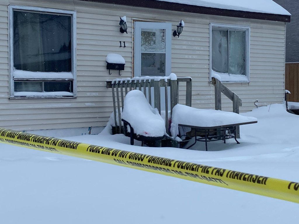 Winnipeg Homicide Unit Probes Stabbing Death Of 19-year-old Man