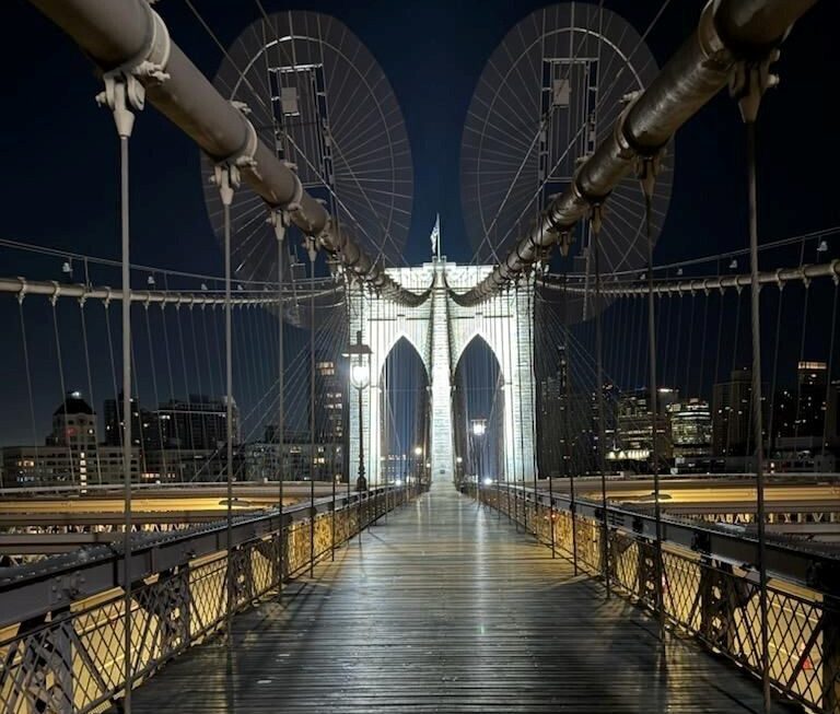 brooklyn bridge’s new bright lights shine on storied nyc landmark