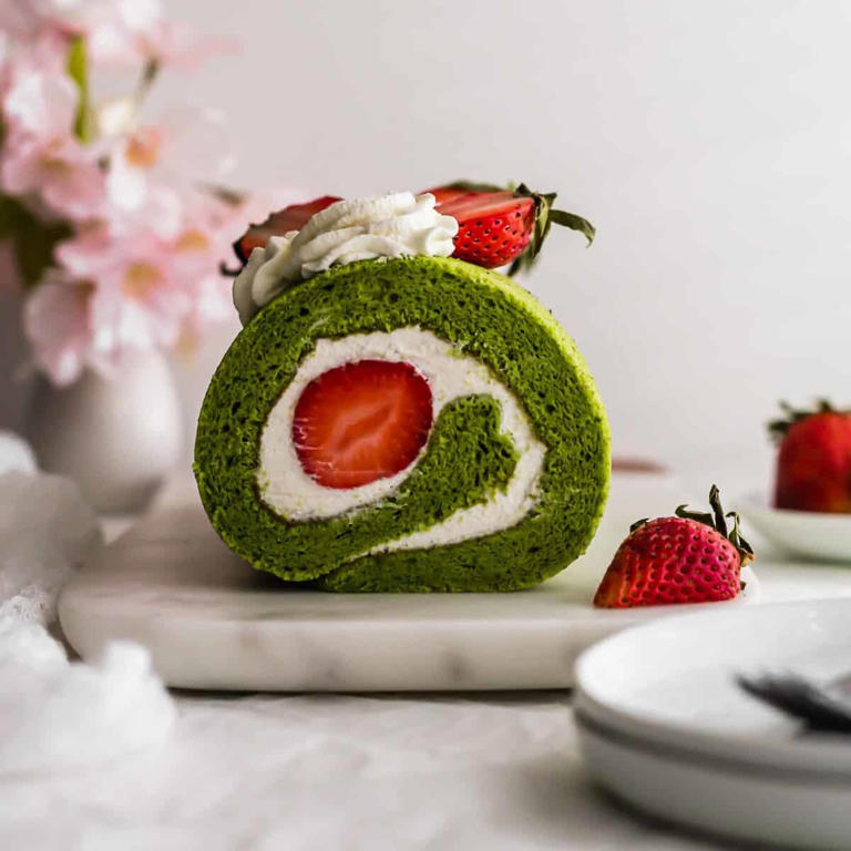 Matcha Swiss Roll Cake