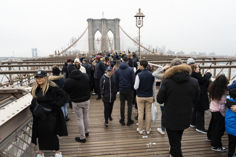 Tourists In New York City As US Foreign Travel Spending Up 19% 