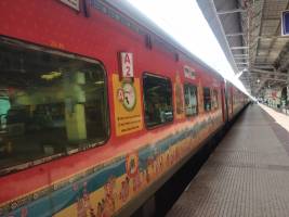 Indian Railways Trains Delay Update: 23 Delhi-bound Trains Running Late ...