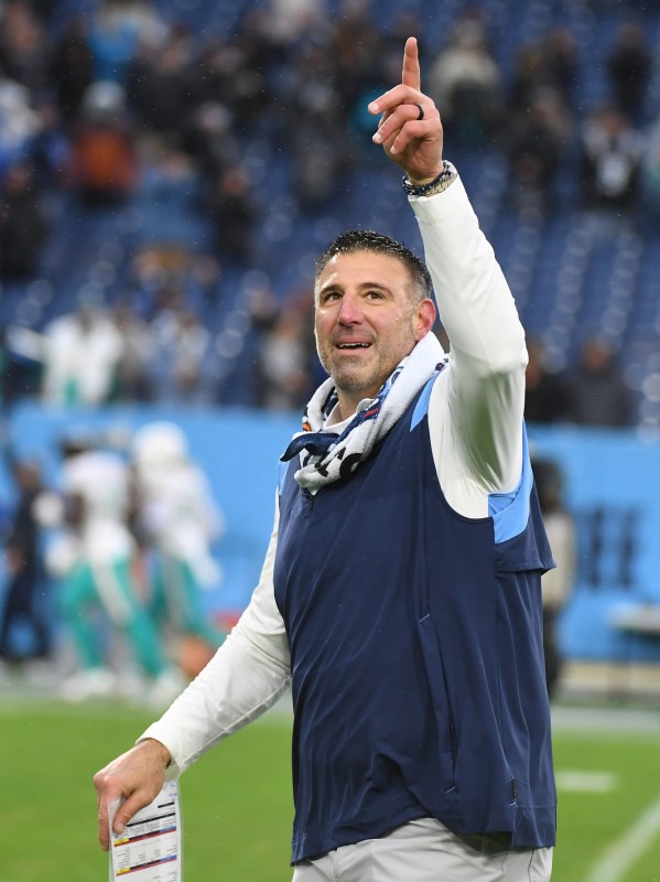 former titans coach mike vrabel could have a new gig with an old friend — at wisconsin