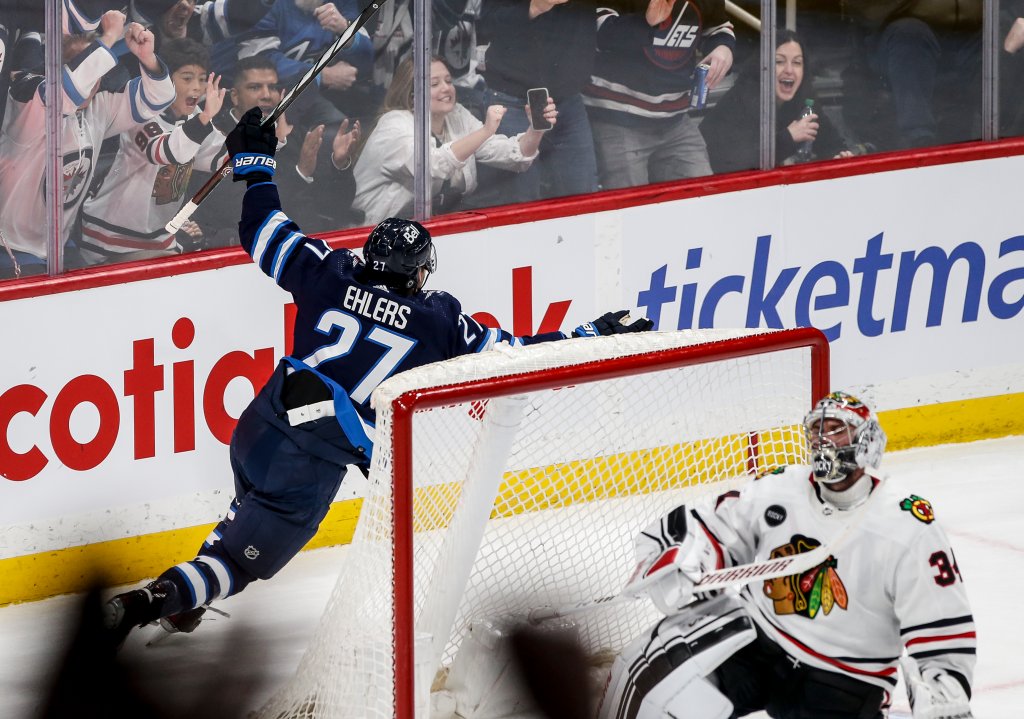 Winnipeg Jets score late to knock off Chicago 21, set franchise record