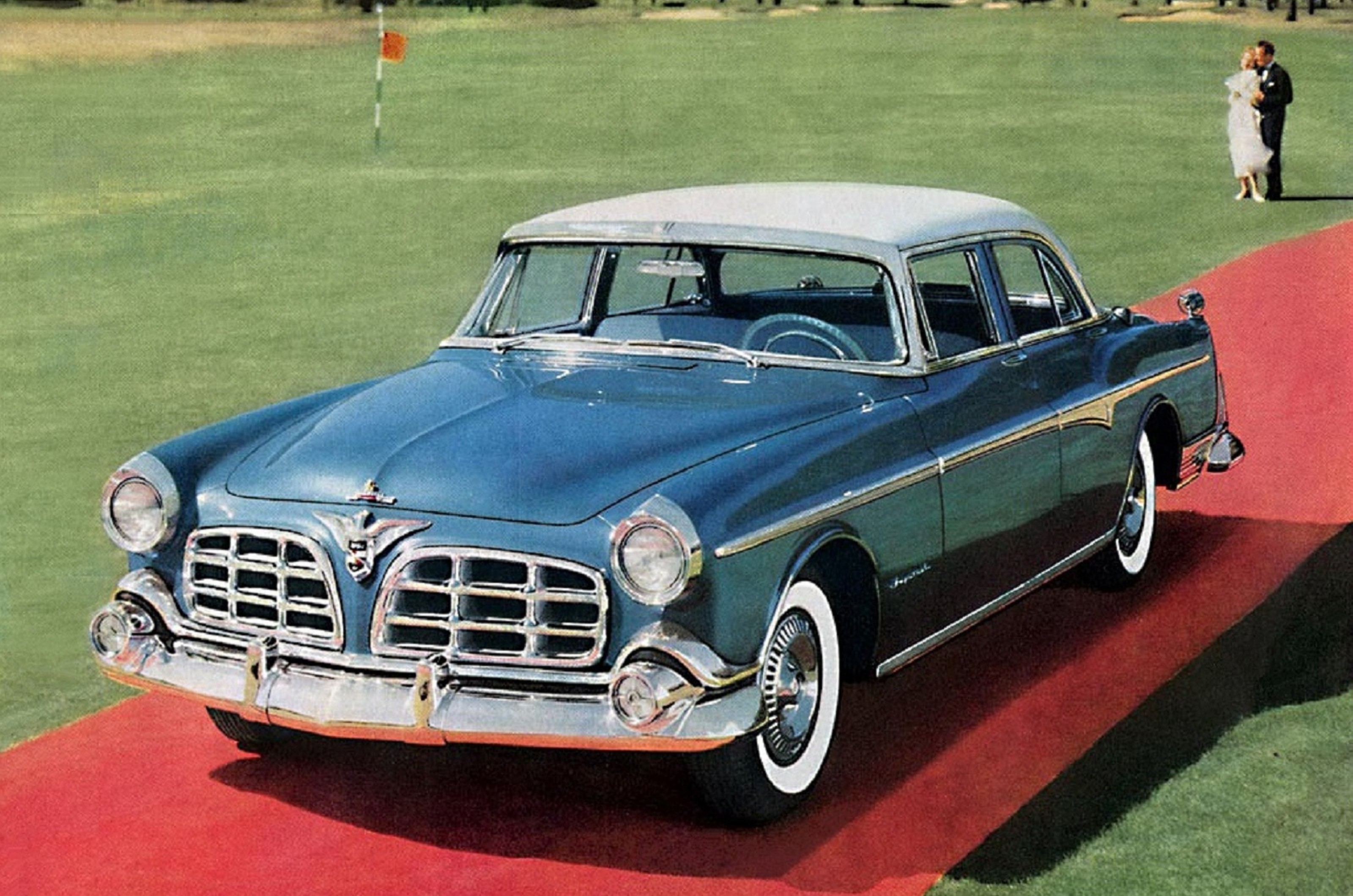 <p>Jusqu'en 1955, l'Imperial était un nom de modèle au sein du portefeuille Chrysler, mais elle est devenue une marque à part entière cette année-là. Le cœur de l'Imperial était la berline, équipée d'un V8 de 331 cm3 (5,4 litres) similaire à celui de la Chrysler C-300, mais détourné pour atteindre une puissance de 250 ch. Avec une direction assistée, des freins assistés et une boîte de vitesses automatique de série, la Sedan était mieux équipée que beaucoup de ses concurrentes européennes plus chères.</p>  <p>Une caractéristique notable de l'Imperial Sedan au cours de ses deux premières années de production sont les feux arrière "gunsight" qui se dressent fièrement sur les ailes arrière. Il s'agissait d'une aide à la sécurité et d'un moyen pour le conducteur d'évaluer plus facilement l'arrière de la longue berline lorsqu'il faisait marche arrière.</p>