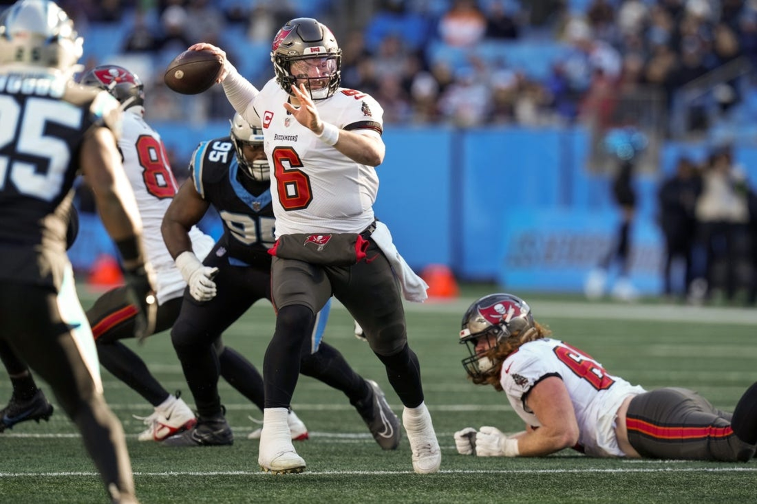 Bucs, Eagles Take Different Paths To Playoff Matchup