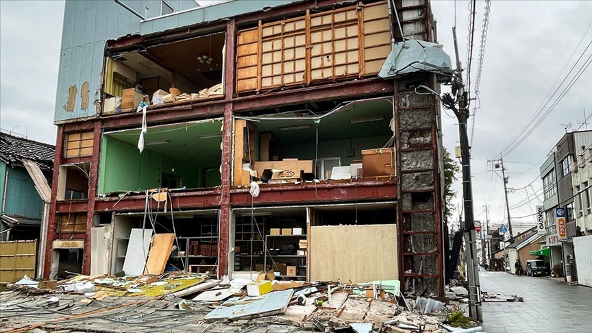 japonya'daki depremlerde yaşamını yitirenlerin sayısı 215'e çıktı