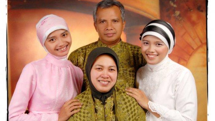 profesi ayah yang bikin sayembara demi damai dengan anak istri terkuak,pantas rela kasih rp250 juta