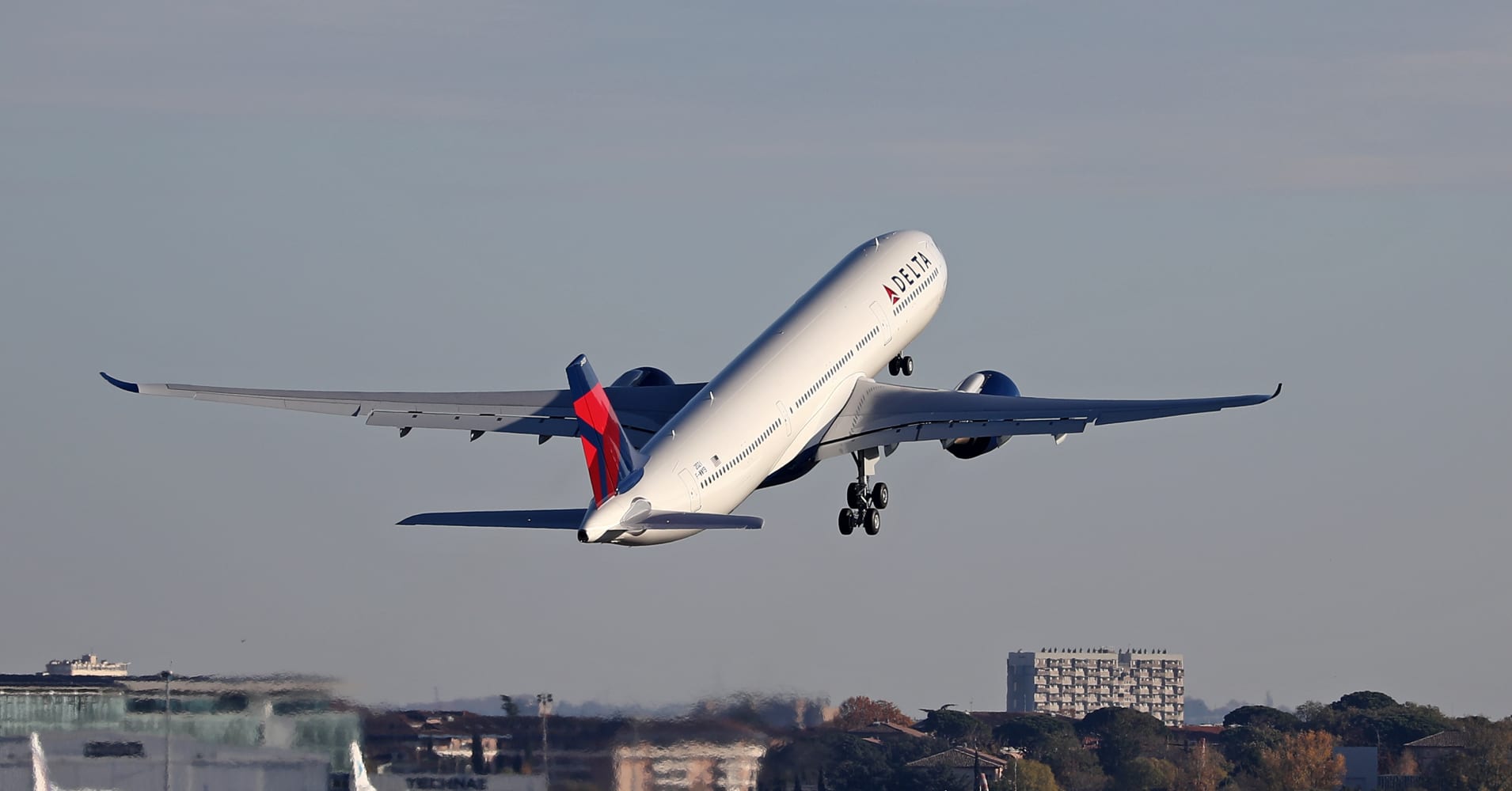 Delta More Than Doubles Fourth Quarter Profit But Trims 2024 Earnings   AA1mRA9H.img