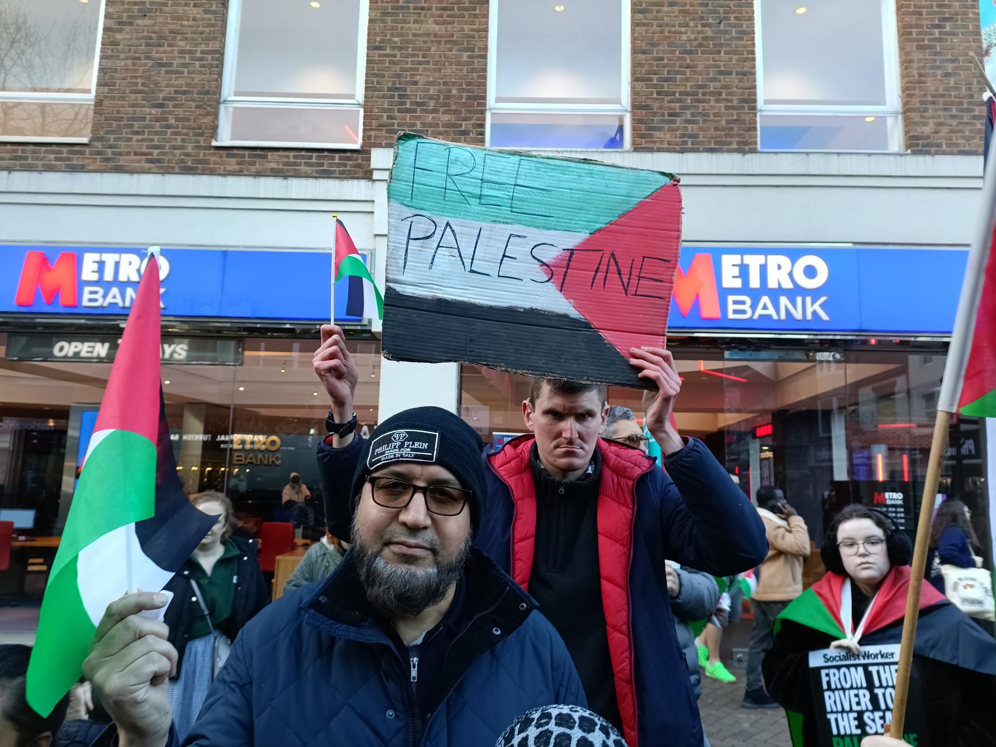 Northampton’s Palestine Solidarity Group Conducts ‘Barclays Boycott ...