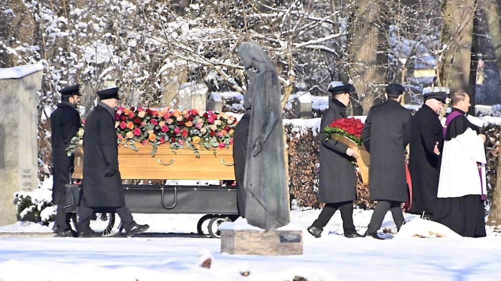 München: Beckenbauer Auf Dem Friedhof Perlacher Forst Beigesetzt