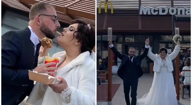 sposi festeggiano il matrimonio da mcdonald's, in posa con la patatina in bocca davanti al fast food. pioggia di insulti: «tirchi»