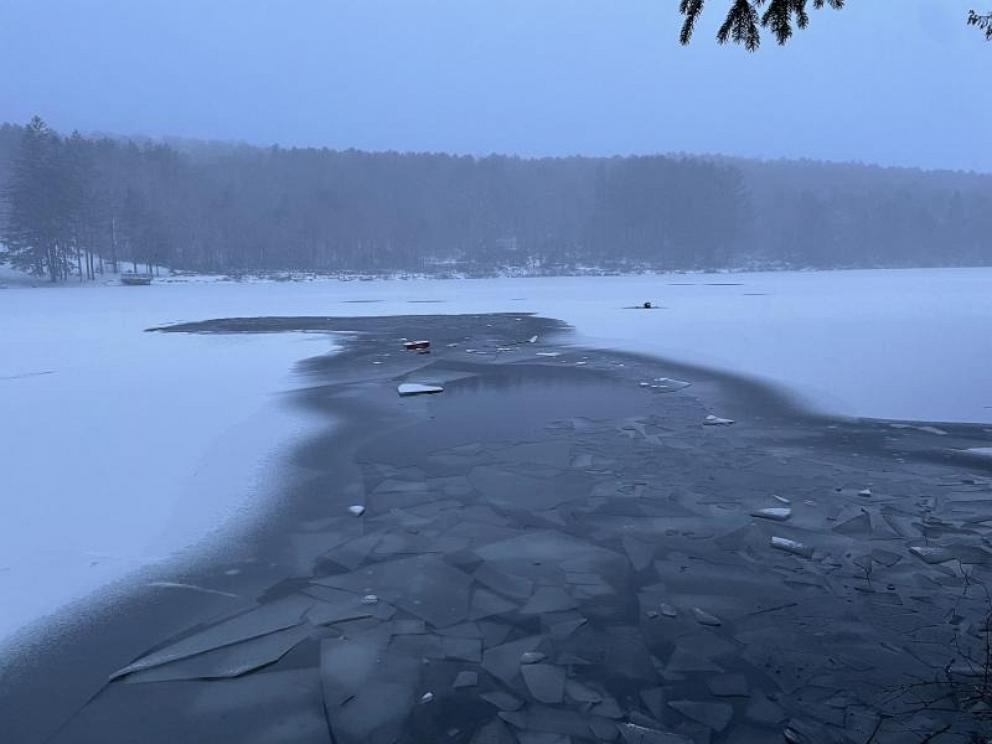 2 brothers plunge into freezing cold pond while ice fishing, only 1 survived