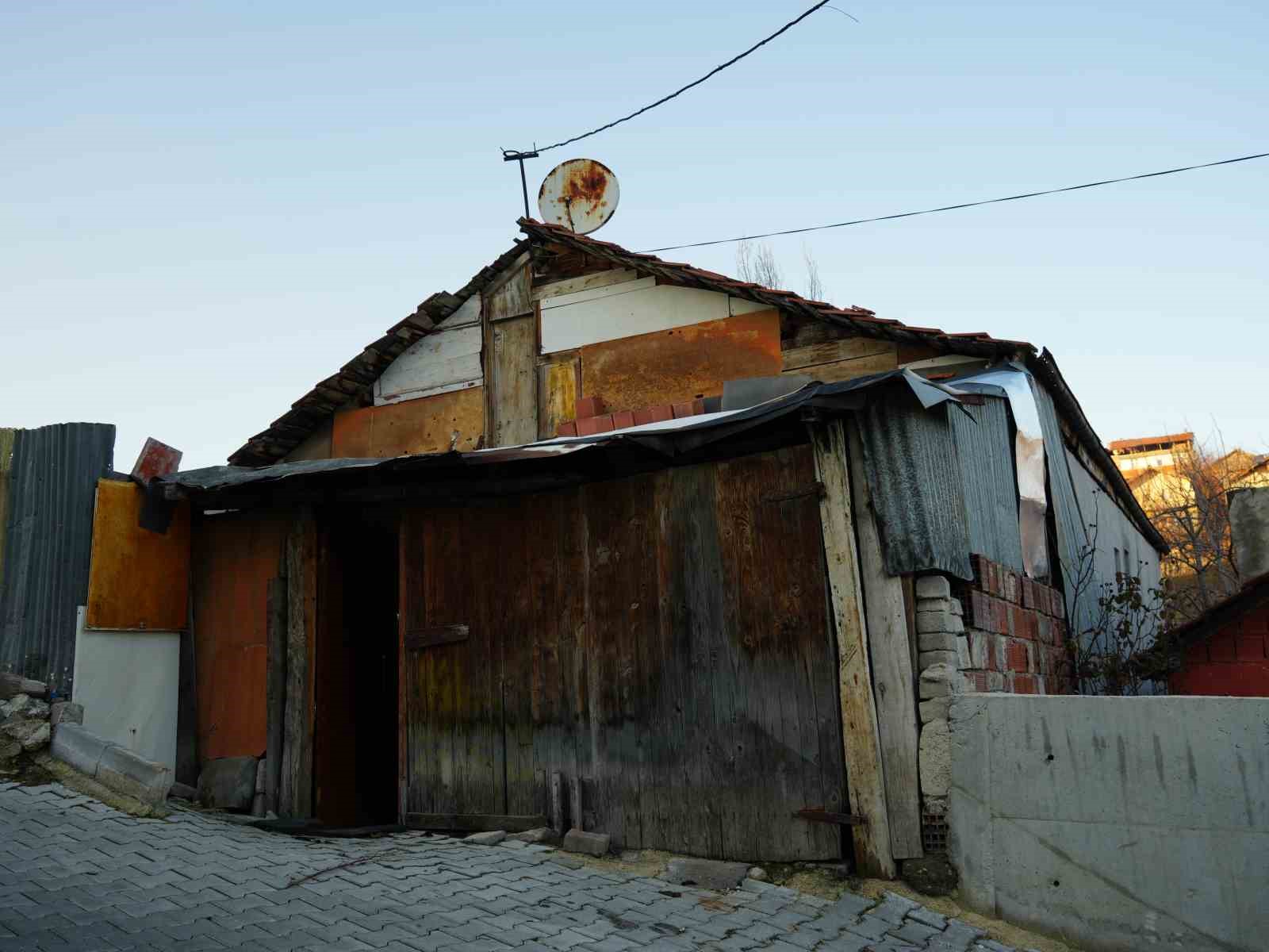 avusturya’da tutuklanan oğulları ile torunlarından haber alamıyorlar