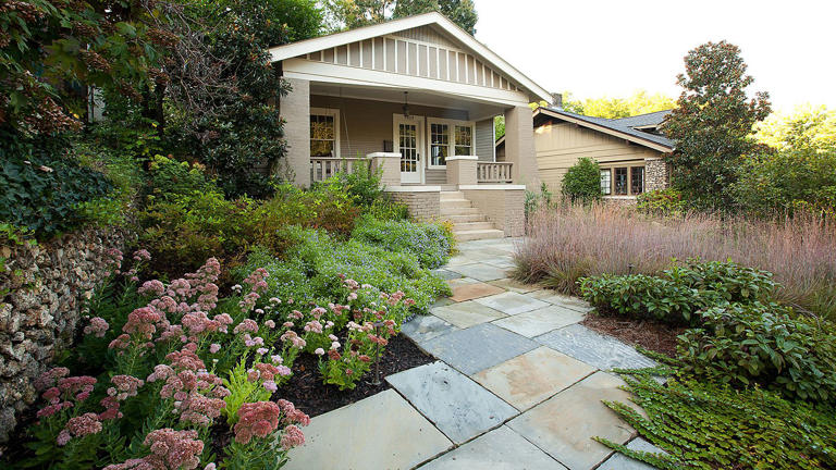  How to make a front yard more inviting – 6 real life examples from landscape designers 
