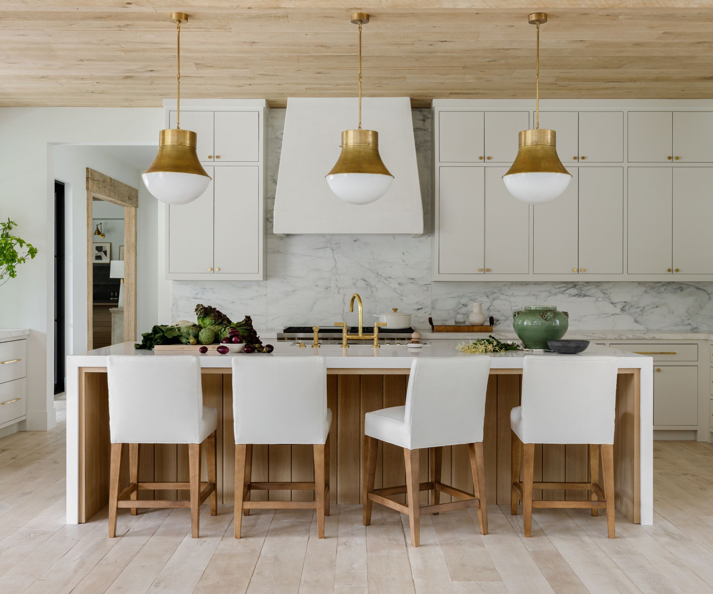 These Are The 5 Kitchen Island Trends To Follow In 2024 According To   AA1mSPcz.img