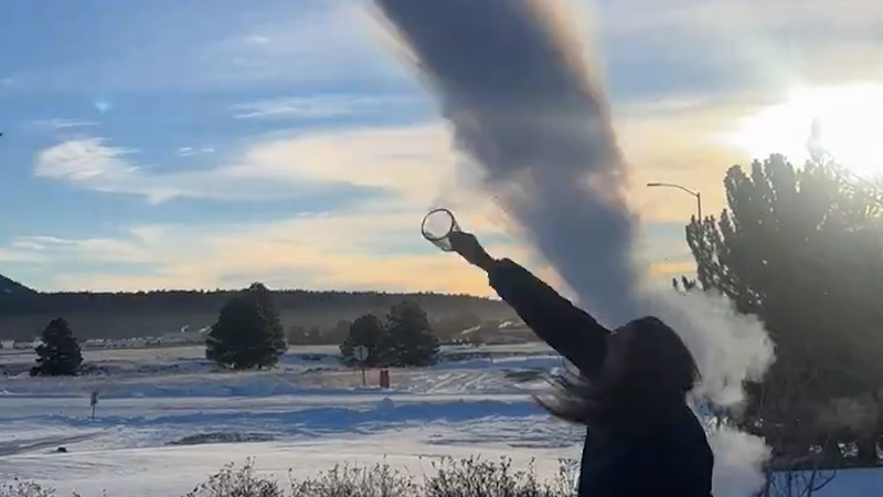 Boiling Water Freezes In Mid Air As Temperatures Drop   AA1mSTG8.img