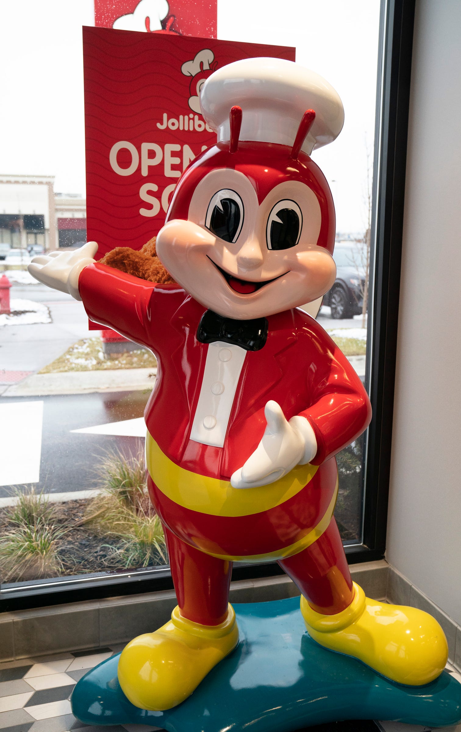 Jollibee's 1st Michigan location opens in Sterling Heights on Friday